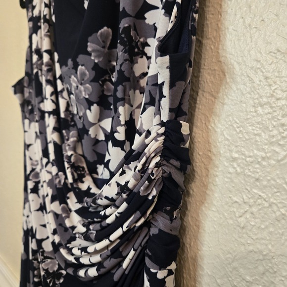 Lauren Ralph Lauren Sheath Dress Navy Floral Sleeveless Faux Wrap Bodice Size 16 - Picture 3 of 11